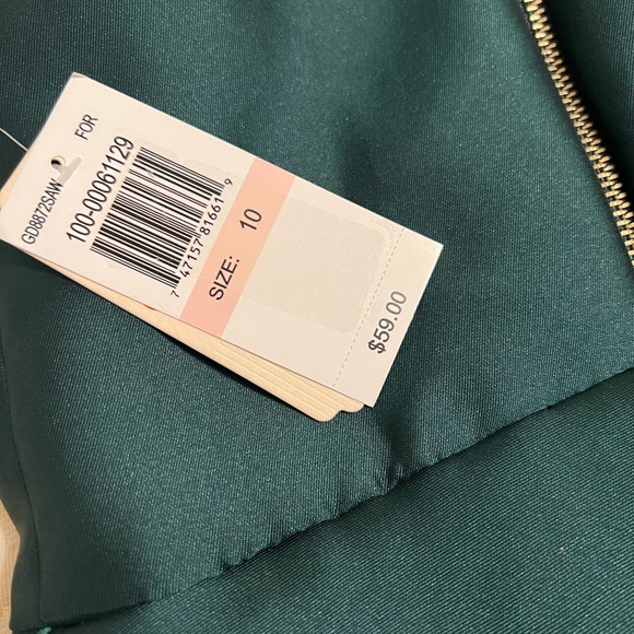 Forest green dress NEVER WORN from Dillards. - Picture 3 of 4